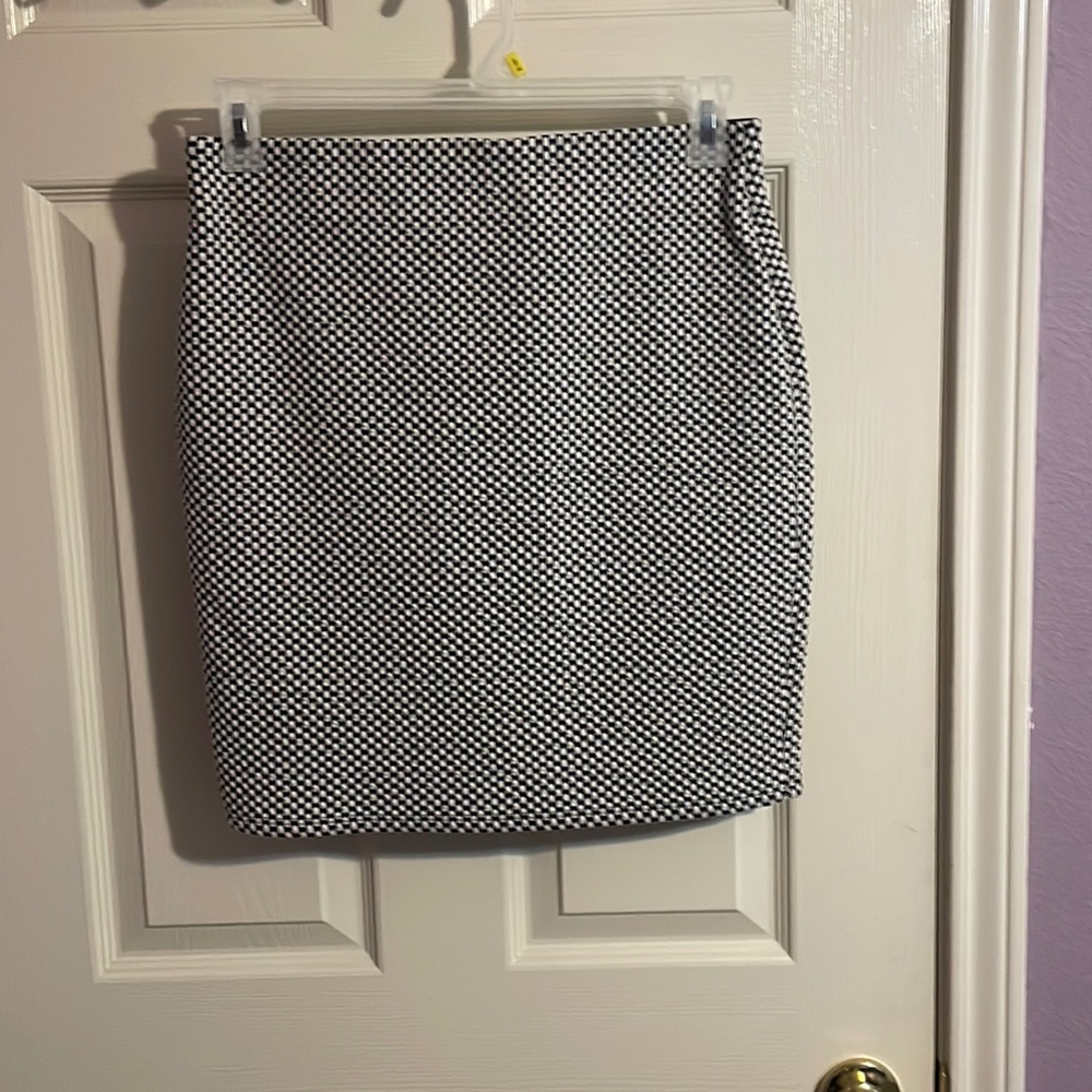 Black and cream weave like won’t disappoint.  Allows a little stretch Gorgeous!